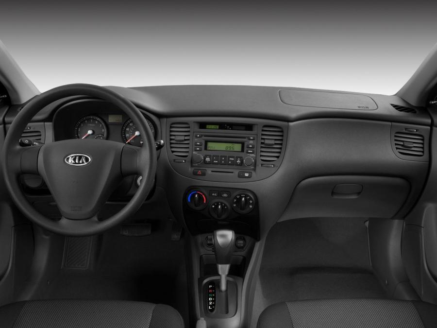  Kia Rio Sedan 2005 года  (US) (фото 12 из 16)